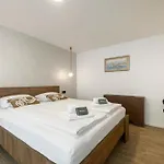 Virgo Apartament *